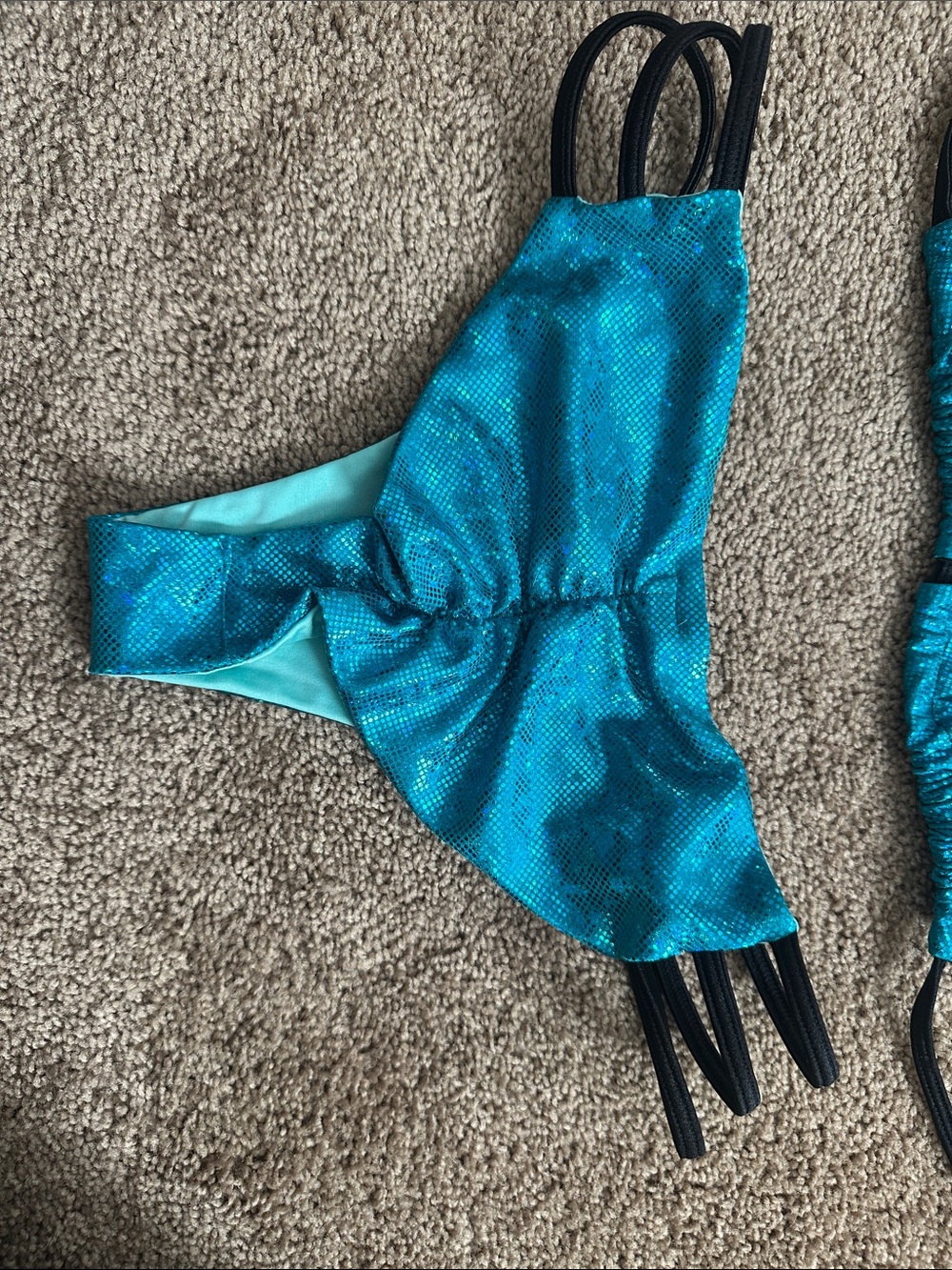 Woman’s triangle top/scrunch bottom
Bikini